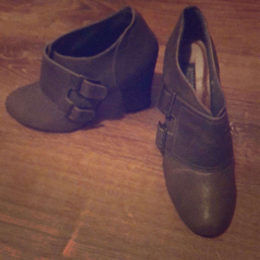Deena & Ozzy - Bootie- Size 9, Grey